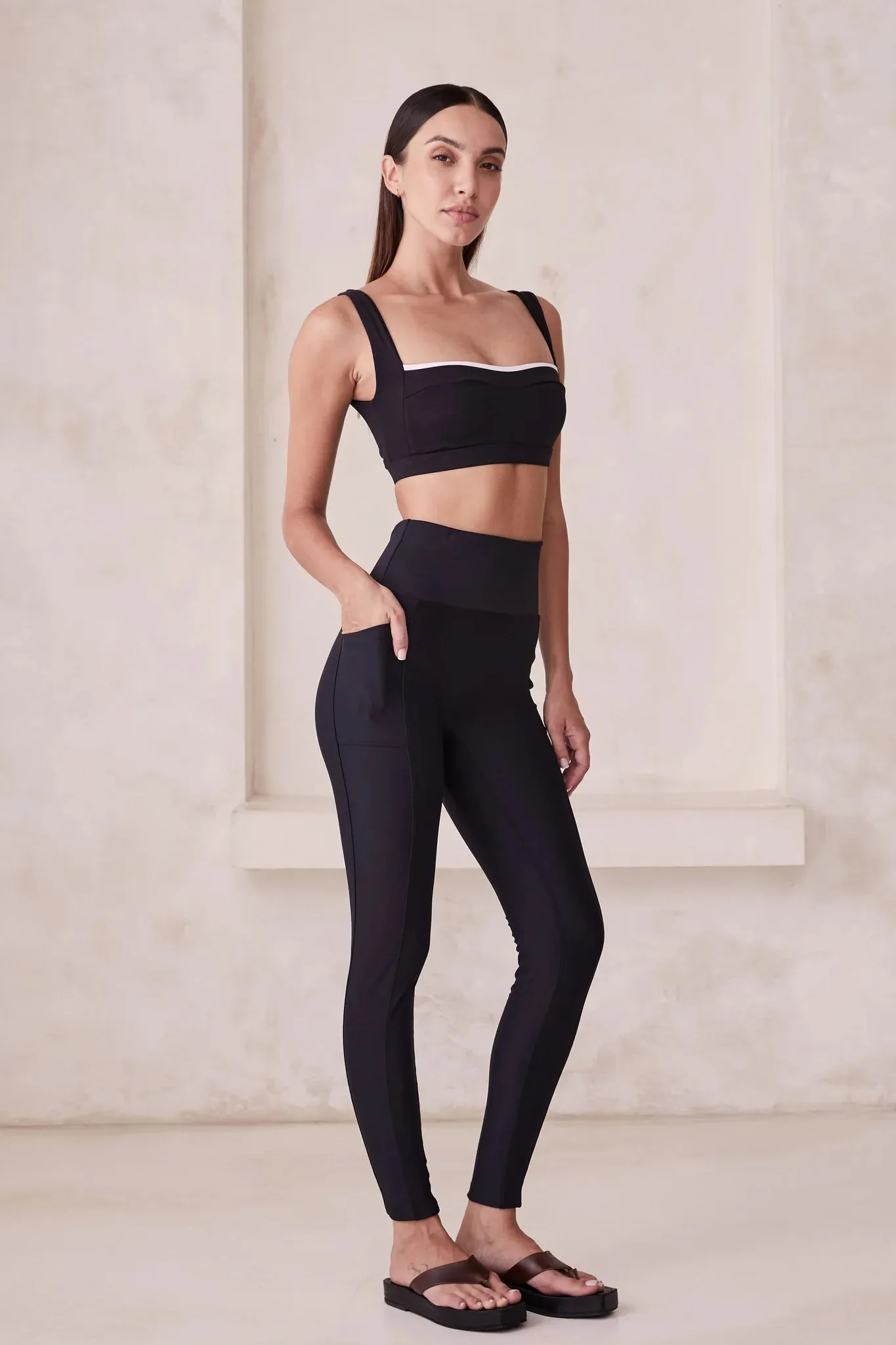 AIDA HIGH RISE COMPRESSION POCKET LEGGING - BLACK